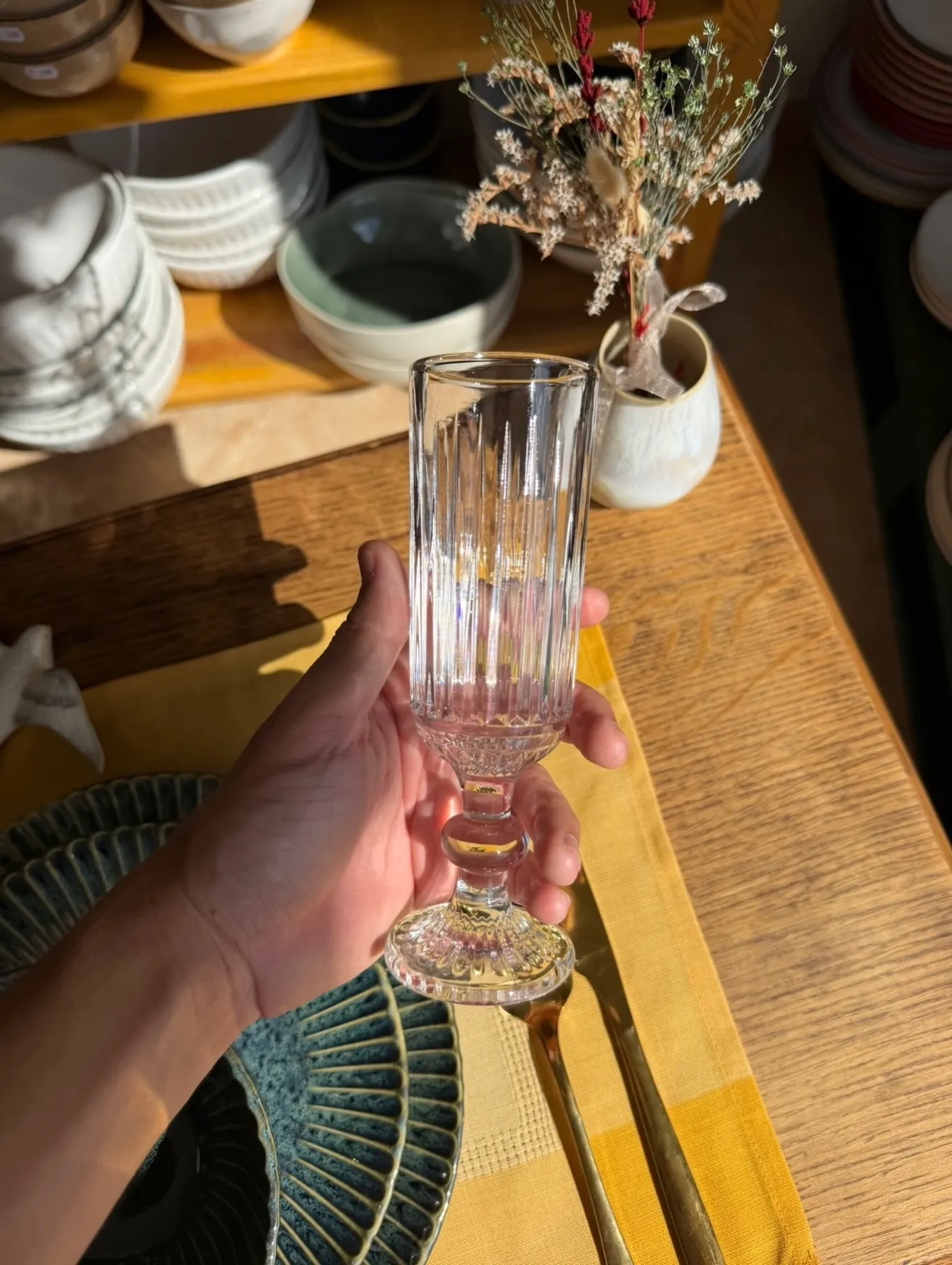 Vaso de cristal tallado a contraluz